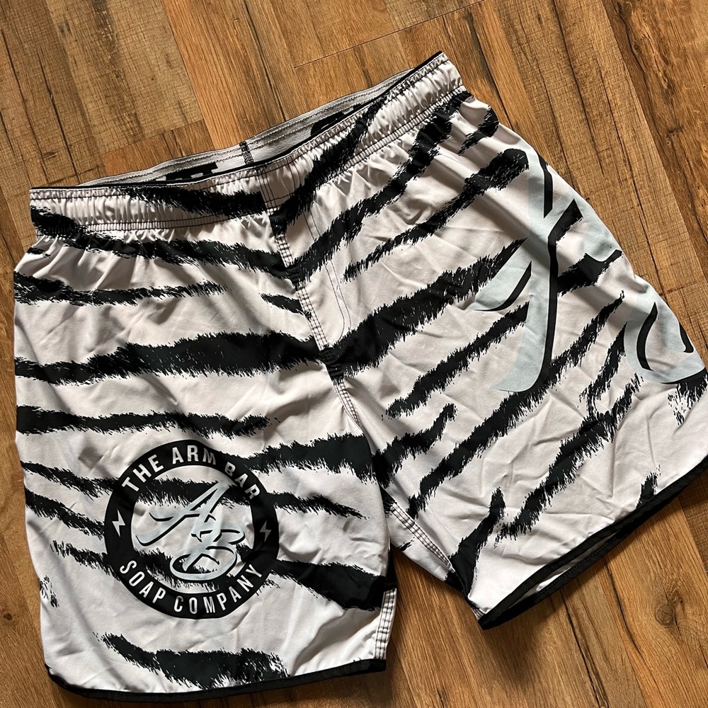 Men’s Athletic Shorts in White/Black